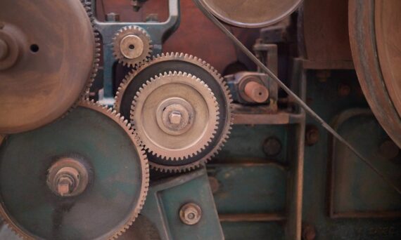 Mission de dépoussiérage sur une machine textile industrielle - vue du mécanisme
